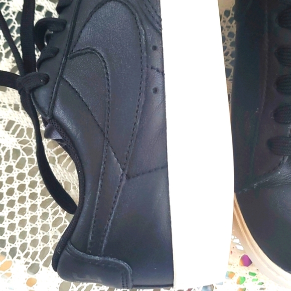 Nike sports shoes  size 6.5  Good conditions - Picture 7 of 16